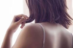 7 năm không mặc đồ lót, cô gái thay đổi kinh ngạc