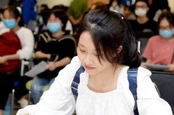Sinh viên 'khóc ròng' vì học phí tăng