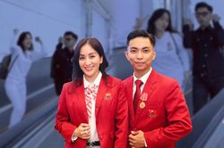 Vợ chồng Khánh Thi tiếp tục 'gây bão' với điệu nhảy cực 'bánh cuốn', Phan Hiển bất ngờ quên bài?