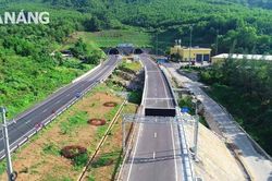 Truy tìm nam thanh niên đi xe máy vượt chốt chạy vào hầm Hải Vân 2