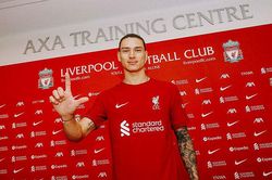 Liverpool bắt đầu thay máu cho hàng công