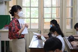 Hình ảnh thí sinh Hà Nội trong ngày làm thủ tục dự thi vào lớp 10