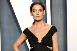 Vóc dáng của Katie Holmes ở tuổi 43