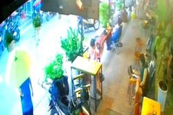 CLIP nam thanh niên bất ngờ bị sét đánh tử vong khi đang ngồi uống cà phê