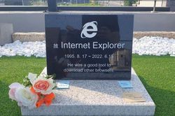 Bia mộ Internet Explorer gây sốt tại Hàn Quốc