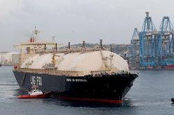 Giá khí LNG tại châu Á tăng vọt, căng thẳng nguồn cung khí toàn cầu trở nên nghiêm trọng hơn