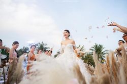 Minh Hằng tiết lộ lý do đám cưới ngập tràn cỏ lau: 'Tôi muốn mình là bông hoa duy nhất'