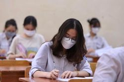 Thí sinh hoàn tất kỳ thi chuyên vào lớp 10 tại Hà Nội
