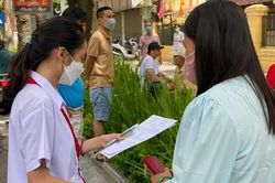 Hà Nội thi tuyển sinh lớp 10: Điểm chuẩn có biến động