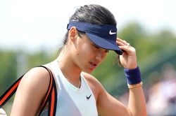 Wimbledon 2022: Emma Raducanu và cuộc chiến áp lực
