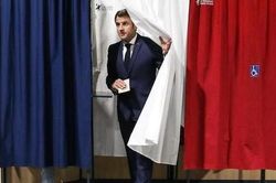 Tổng thống Macron nhận tin buồn