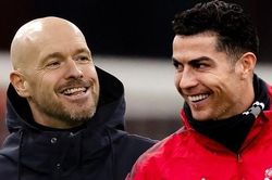 Erik ten Hag gặp tình huống khó khăn với Ronaldo ở MU