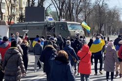 Ukraine nói phá vỡ phòng tuyến Nga, Moscow tấn công sân bay ở Odessa