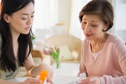 Than thở với hàng xóm vì quá vất vả, nào ngờ ngay tối hôm đó mẹ chồng kéo tôi đi xem một 'món quà khổng lồ'