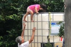 Đẻ con gái cho 'thùy mị nết na' và cái kết khiến dân mạng dở khóc dở cười