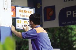 Giá xăng dầu có thể tăng lên mức 33.000 đồng/lít vào ngày mai?