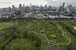 Tận hưởng không gian xanh tại 'ốc đảo' giữa lòng Bangkok