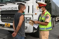Tước phù hiệu đối với lái xe chở quá tải trên cao tốc Pháp Vân – Cầu Giẽ