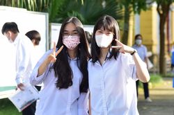 Hình ảnh ấn tượng khép lại kỳ thi lớp 10 Hà Nội với tỷ lệ chọi cao kỷ lục