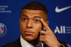 Quyền lực thật sự của Mbappe tại PSG