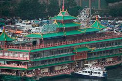 Nhà hàng nổi của Hong Kong chìm trên Biển Đông