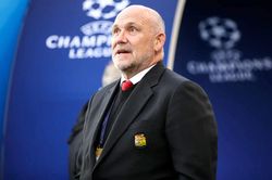 Ten Hag có phải đang thỏa hiệp ở MU?