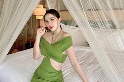 Mẹ bỉm Bảo Thy tiếp tục khoe visual 'không đối thủ', lộ vòng 2 'con kiến' gợi cảm