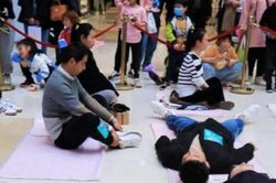 Cuộc thi 'nhàn nhất thế giới' hút trăm thí sinh: Chỉ cần ngồi hay nằm là ẵm giải