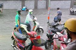 TP.HCM xuất hiện mưa đá