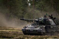 Lô vũ khí hạng nặng đầu tiên của Đức đã đến Ukraine