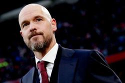Erik ten Hag thúc giục các cầu thủ Manchester United cắt ngắn kì nghỉ
