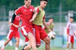 Danh Trung, Nhâm Mạnh Dũng tập sung chờ đấu AFC Cup 2022