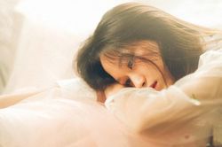 Mẹ đẻ nhìn thấy đôi bàn tay tôi sau khi lấy chồng thì liền bật khóc