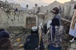 Hiện trường tan hoang sau động đất kinh hoàng ở Afghanistan làm ít nhất 280 người chết