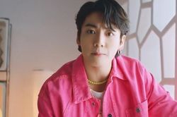 Jungkook BTS khác lạ, đóng cảnh mạo hiểm trong 'Left and Right' với Charlie Puth