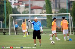 HLV Đinh Thế Nam nóng lòng muốn đấu Shin Tae Yong