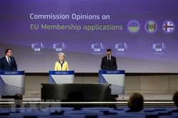 Thượng đỉnh EU: Trọng tâm là tư cách ứng viên của Ukraine, Moldova