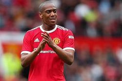 MU giảm giá bán Martial nhưng vẫn ế