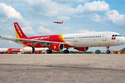 Hàng không Việt gặp khó giữa 'cơn bão' giá xăng