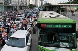 Hà Nội đề xuất cho xe khách, buýt thường đi vào làn riêng của BRT
