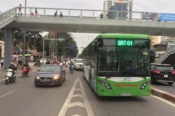 Hà Nội đề xuất cho một số loại xe khác đi vào làn buýt nhanh BRT