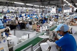 Kinh tế Việt Nam đối mặt với nhiều thách thức bủa vây: GDP vẫn tăng 6,5%?