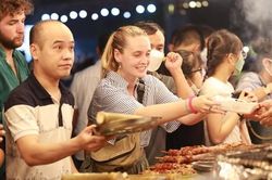 Hào hứng lễ hội ẩm thực 'Kinh đô Huế với bốn phương'