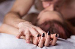 Tìm cảm giác lạ lúc 'mây mưa', thanh niên khiến bạn gái phải nhập viện vì dị vật lạ
