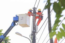Nhu cầu dùng điện tăng cao trong mùa nắng nóng