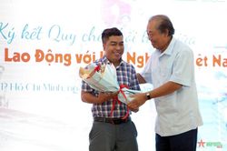 Trao giải Cuộc thi ảnh 'Thiêng liêng cờ Tổ quốc'