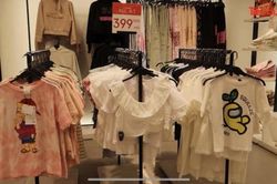 Sức mua giảm, không còn cảnh khách xếp hàng rồng rắn trong ngày Zara đại hạ giá