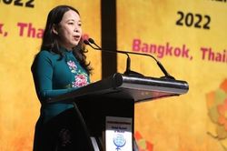 'Phụ nữ: Tạo cơ hội trong thực trạng mới'