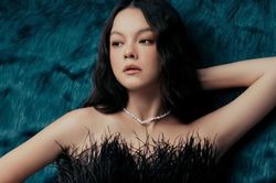 Đáp trả tin đồn đã sinh con, 'nữ hoàng ballad Việt' tung loạt ảnh bầu vượt mặt 'cực nóng'