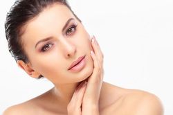 Cách chăm sóc da cổ đơn giản tại nhà đẩy lùi lão hóa